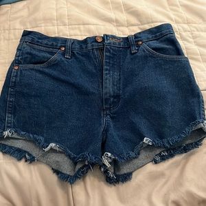 Denim short, high rise, casual fit